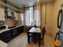 Продам 2-ком.сталинку в историческом центре на ул.Ришельевской.