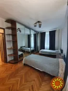 Продам 2-ком.сталинку в историческом центре на ул.Ришельевской.