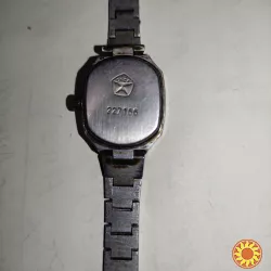 Часы женские "Луч" кварц СССР.