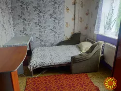 Здається кімната біля метро Славутич