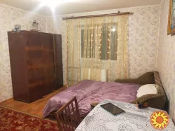 Здається кімната біля метро Славутич