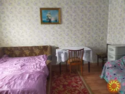 Здається кімната біля метро Славутич