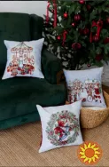 Новорічна подушка – красивий декор для створення святкової атмосфери.