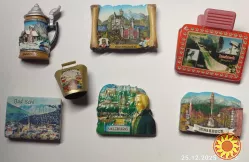 Магніти на холодильник