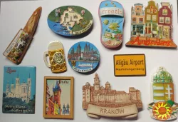 Магніти на холодильник