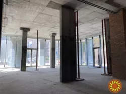 Фасадне комерційне приміщення 530 м2 оренда в ЖК Crystal Park Tower, просп. Берестейський 42А