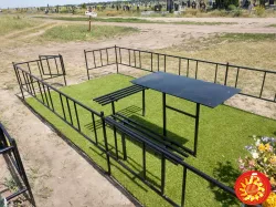 Столи лавочки на цвинтарі. "Броневик" Дніпро