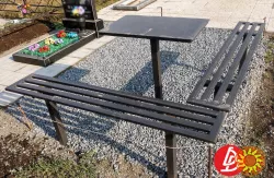 Столи лавочки на цвинтарі. "Броневик" Дніпро