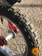 Пропонується міцний червоний велосипед у хорошому стані.