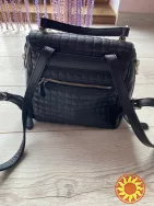 Чорний жіночий рюкзак зі шкірозамінника Guess