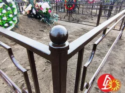 Огородження на могилу у Дніпрі.