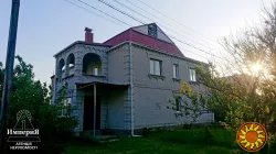 Продам большой дом в Центре Шкаровки.