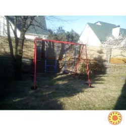 Качели двухместные уличные высокие для всей семьи.