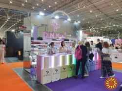 Рекламные фотозоны и объемные рекламные фигуры косметической продукции DNKA