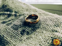 Кольцо Всевластия со светящейся надписью — артефакт из Властелина Колец для фанатов Средиземья