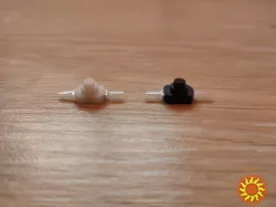 Кнопка маленькая с фиксацией для фонариков