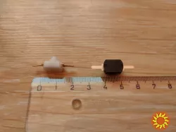 Кнопка маленькая с фиксацией для фонариков