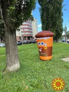 Вулична реклама з підсвічуванням без електрики