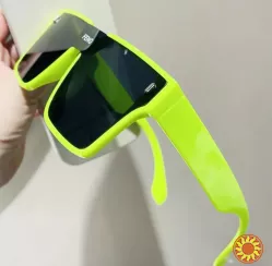 Яскраві неонові сонцезахисні окуляри