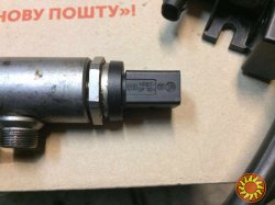 Б/у датчик давления топлива Bosch 0281002842, Mitsubishi Colt ,Smart Forfour, Mercedes,