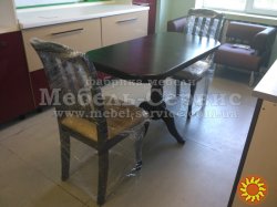 Кухонный стол из дерева