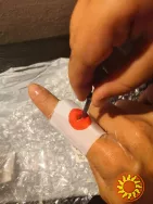 Прикол на палец Пробитый палец розыгрыш