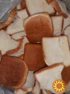 Черствий хліб на корм тваринам