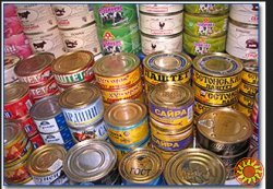 Просрочку мясные, рыбные консервы , пресервы и т.д.