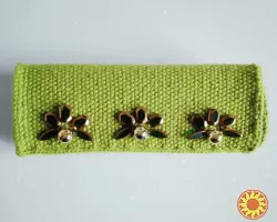 Вязаный спицами клатч зелёного цвета Handmade