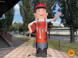 Зовнішня реклама для ресторану надувний чоловічок