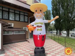 Зовнішня реклама для ресторану надувний чоловічок