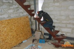 Лестница на одном косоуре. `Броневик` Днепр.