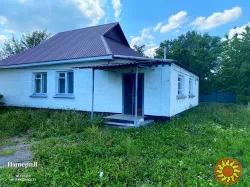 Продам дом в Центре села Тушки.Все коммуникации.