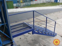 Крыльцо на вход. "Броневик" Днепр.