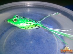 Воблер Лягушка незацепляйка на щуку с хвостиком 12 гр