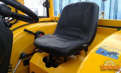 Трактор DongFeng-404С (ДонгФенг-404К) с кабиной желтый