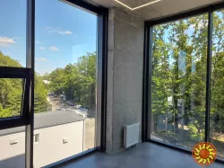 Офісні приміщення 17 кв. м у сучасному офісно-складському комплексі