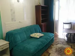 Сдам 2-комнатную квартиру с ремонтом на ул Канатной угол Семинарской.