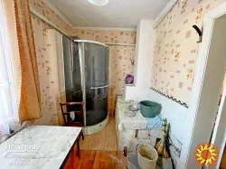 Дом с коммуникациями возле озера в Быковой Гребле.