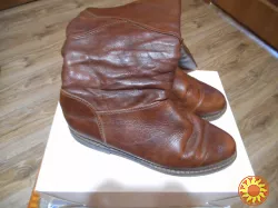 Жіночі якісні,стильні чоботи,б/вдемісезон,розмір 40,устілка-25-25.5.