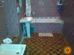 Сдам большую комнату в 3-ком.квартире в центре на ул Коблевской.