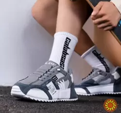 Кросівки стильні