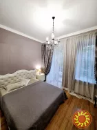 Сдам просторную 3-ком.квартиру с ремонтом в центре на ул.Базарной.