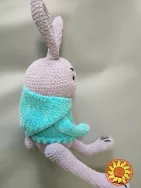 Зайчик в светрі з капішоном іграшка м'яка в'язана сувенір подарунок hand made ручна робота