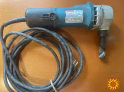 Продам бу електричні вирубні ножиці по металу Makita Mod. JN1601 - оригінал.
