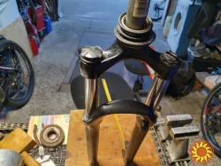 Продам велосипедну вилку