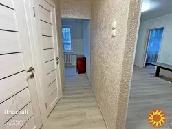 Сдам укомплектованную трехкомнатную с ремонтом на Клинике.