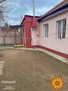 Полдома со всеми коммуникациями.Косметический ремонт.