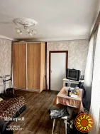 Полдома со всеми коммуникациями.Косметический ремонт.