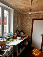 Полдома со всеми коммуникациями.Косметический ремонт.